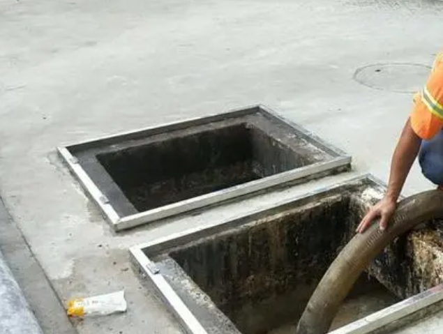 中沙化粪池清理