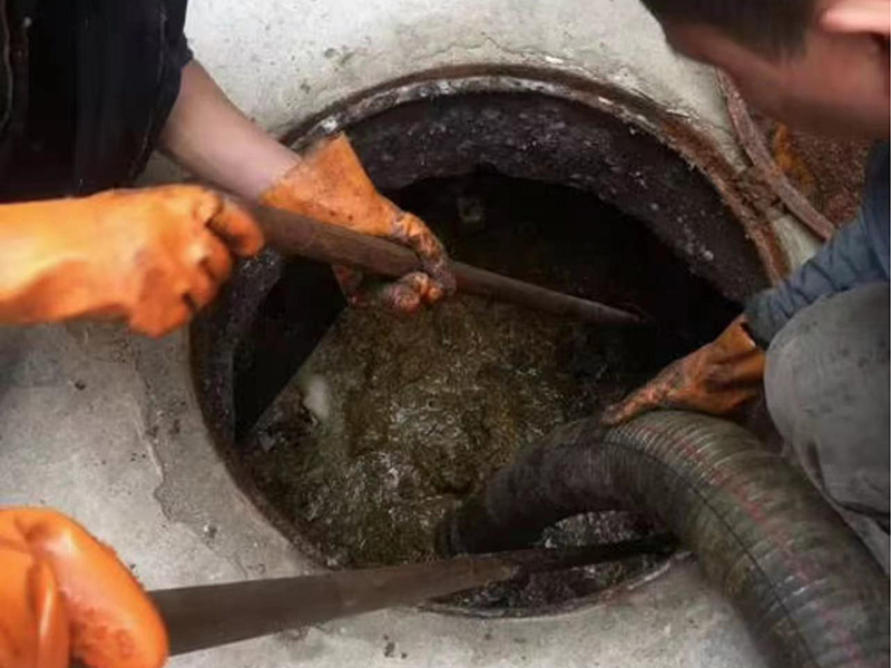 中沙清理化粪池时如何避免沼气的危害？